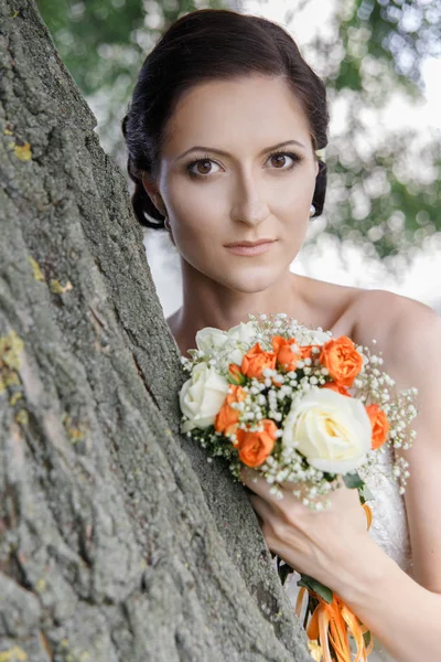 Wedding Hairstyle Makeup Bride Cold Shoulder Dress Leaned Tree Close — Stock Photo, Image