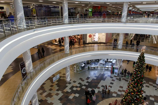 Minsk Belarus December 2017 People Admire Big Decorated Christmas Tree — Stock Photo, Image