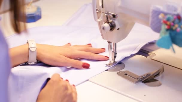 Costureira Feminina Costureira Costura Máquina Costura Seu Próprio Local Trabalho — Vídeo de Stock