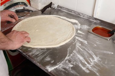 Hamur pizza temel formları yemek