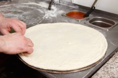 Hamur pizza temel formları yemek