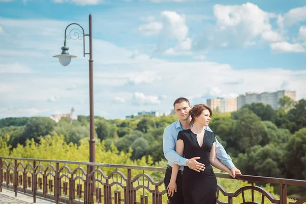 Portrait de deux beaux jeunes amants — Photo