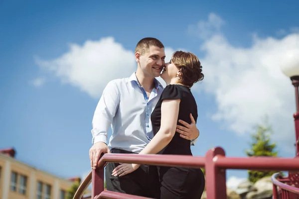 Portrait de deux beaux jeunes amants — Photo