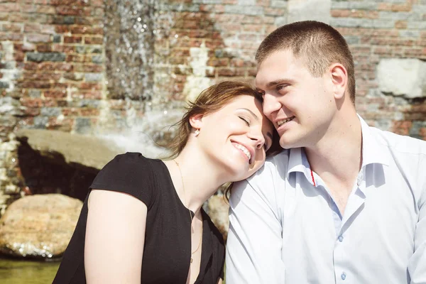 Portrait of two beautiful young lovers — Stock Photo, Image