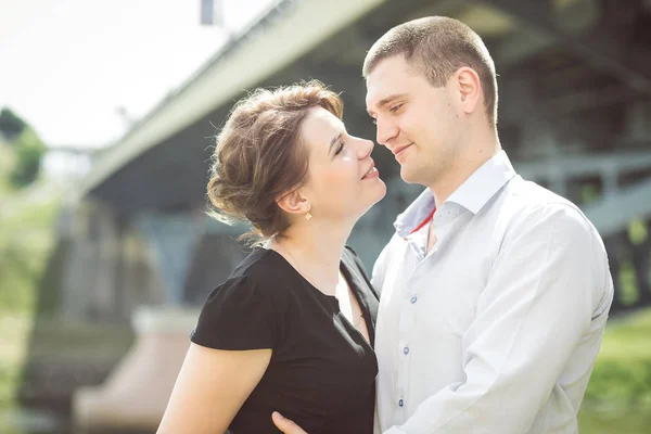 Portret van twee mooie jonge geliefden — Stockfoto