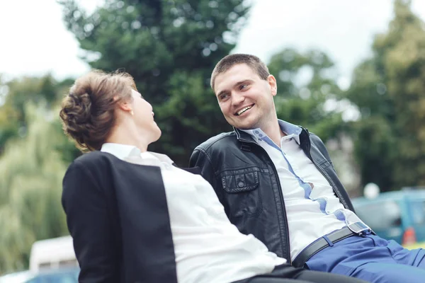 Portrait of two beautiful young lovers — Stock Photo, Image