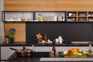 Güzel pişmiş tavuk servis