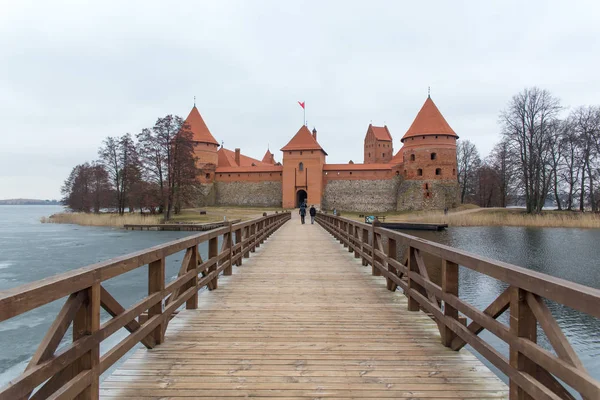 Вид на замок на острове Тракай — стоковое фото