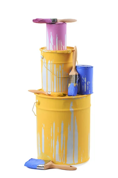 打开不同颜色和画笔的油漆罐. — 图库照片