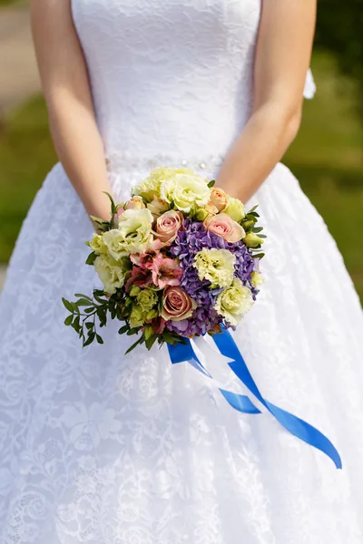 Piękny bukiet ślubny — Zdjęcie stockowe