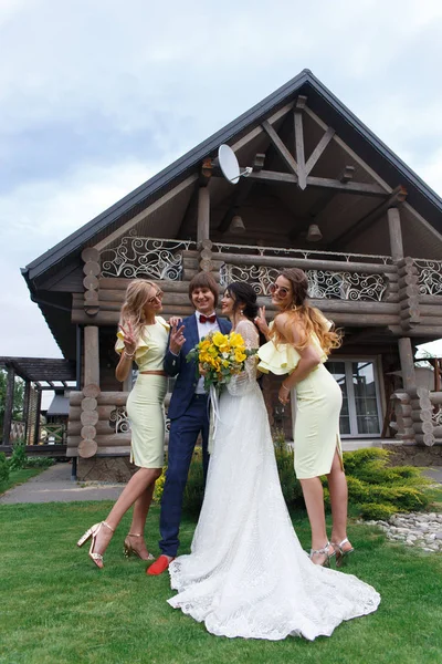 Padrinos y damas de honor — Foto de Stock