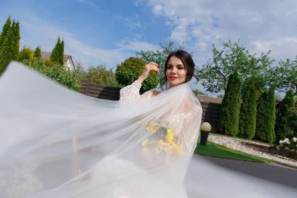 The charming bride — Stock Photo, Image