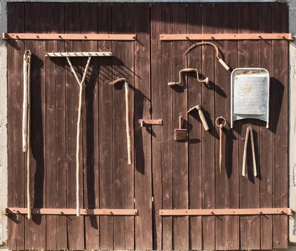 Herramientas de mano agrícolas oxidadas antiguas —  Fotos de Stock