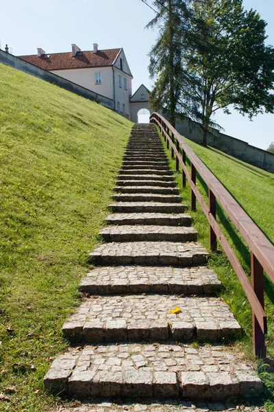 Stone staircase leading to the Catholic monastery — 图库照片