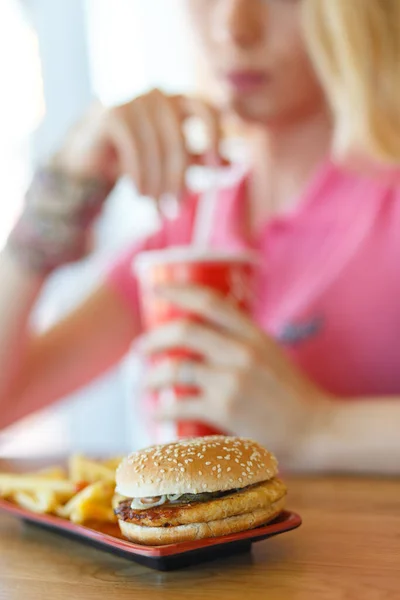 Young Pretty Woman Resting Cafe Eating — Stock Photo, Image