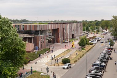 Varşova, Polonya - 16 Temmuz 2019: Copernicus Bilim Merkezi, Polonya 'nın Varşova kentindeki Vistula Nehri kıyısında bulunan bir bilim müzesi.