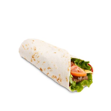 Izgara tavuk ve sebzeli burrito beyaz arka planda izole (fajitas, pita ekmek, shawarma)