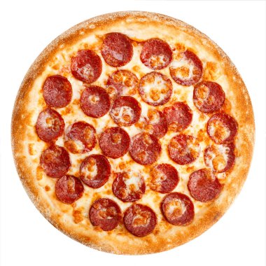Beyaz arka planda Mozzarella ve pepperoni sosisli nefis klasik İtalyan pizzası. Üst görünüm.