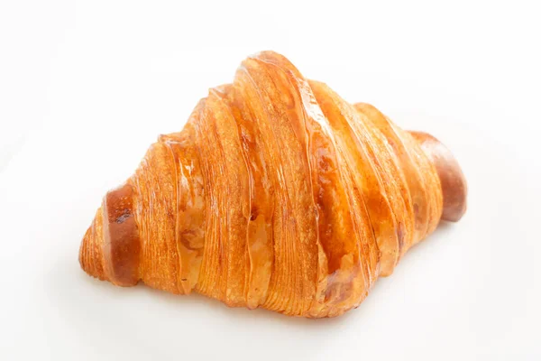 Vers Gebakken Croissant Geïsoleerd Witte Achtergrond Zijaanzicht — Stockfoto