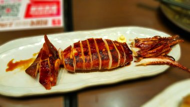 Bir Çin restoranında deniz ürünleri.