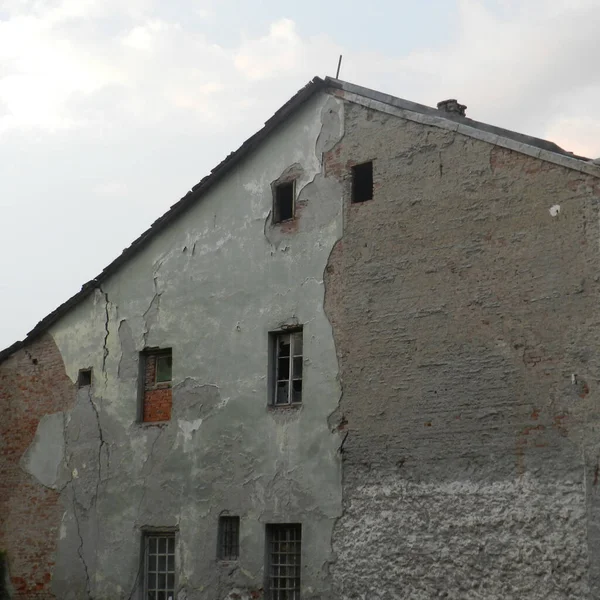 The facade fell off the walls of an old dilapidated building with cracked walls