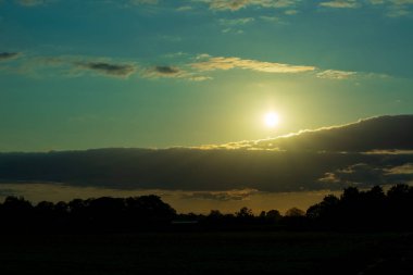 Köylülüğün akşam ışık. Yeri: Almanya, Kuzey Ren - Vestfalya, Borken