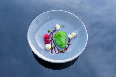 Frambuazlı bezelye ve nane şerbeti ve patlamış mısır.. 