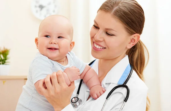 Portrait Bébé Adorable Fille Médecin Visiteur Hôpital — Photo