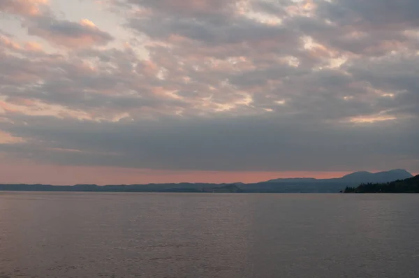 Slunce Při Západu Slunce Lago Garda Lago Garda Verona Itálie — Stock fotografie