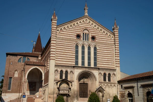 외관의는 교회의 베로나 이탈리아 교회는 로마네스크와 스타일의 — 스톡 사진