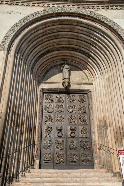 Зовнішній Вигляд Церкви Сан Фермо Маджоре Верона Італія Бічним Дверима — стокове фото