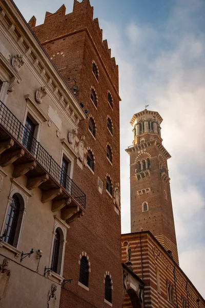 Vista Torre Lamberti Verona Piazza Delle Erbe Destino Turístico Veneto — Fotografia de Stock