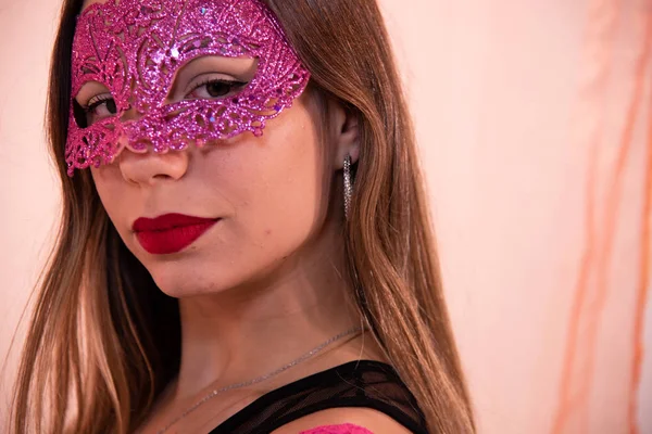 Retrato Facial Bela Jovem Com Máscara Vermelha Carnaval Veneziano Menina — Fotografia de Stock