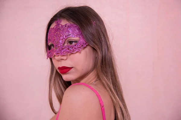 Portretul Unei Tinere Frumoase Masca Rosie Carnaval Venetian Fata Strălucitoare — Fotografie, imagine de stoc