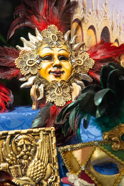 Grote Gouden Carnaval Masker Vertegenwoordigt Zon Ook Kunt Het Embleem — Stockfoto