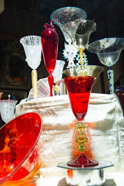 Decoratieve Objecten Murano Glas Bekers Gekleurde Platen Koop Shoppen Venetië — Stockfoto