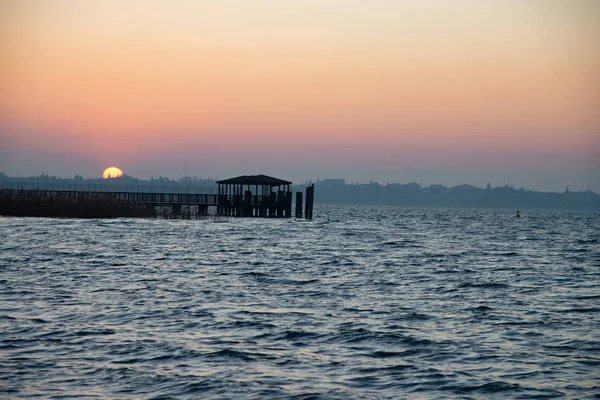 Beautiful Sunset Abandoned Lake Pier Wooden Structure Panoramic Access Lake — 图库照片