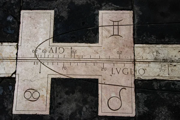 Ηλιακό Ρολόι Στο Μπέργκαμο Της Ιταλίας Του Δέκατου Όγδοου Αιώνα — Φωτογραφία Αρχείου