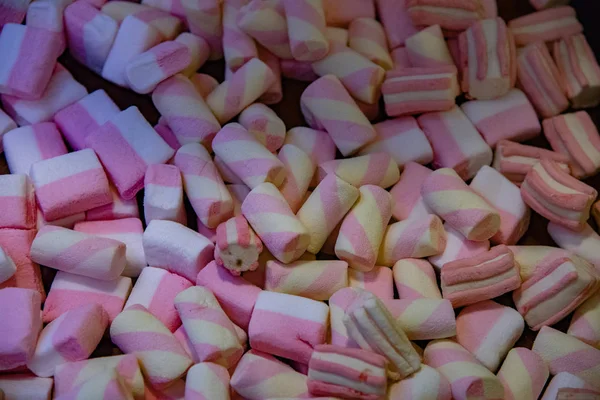 棉花糖神的糖果 甜毛衣 小糖瓶 白色和粉红色柔软的触摸 — 图库照片