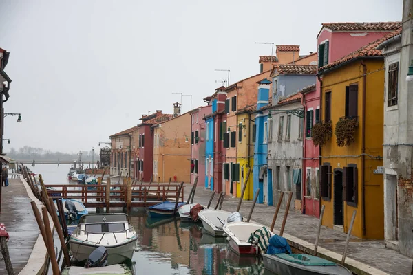 Functies Oude Veelkleurige Huizen Water Kanaal Met Boten Gebruikt Voor — Stockfoto