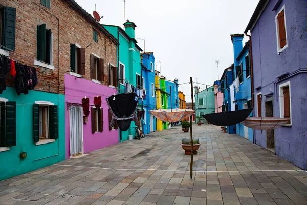 Tissus Parapluies Traînant Pour Sécher Dans Les Maisons Colorées Île — Photo