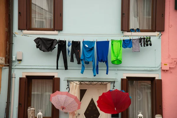 Tissus Parapluies Traînant Pour Sécher Dans Les Maisons Colorées Île — Photo