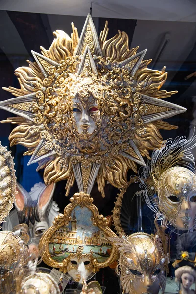 Grote Zon Goud Zilver Grote Carnaval Masker Typisch Venetiaanse Carnaval — Stockfoto