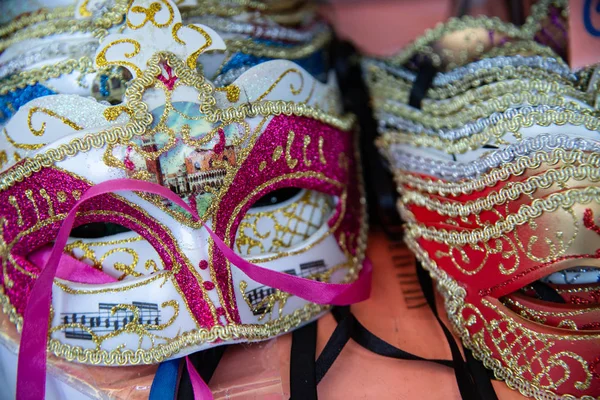 Grupo Máscaras Carnaval Durante Desfiles Moda Mardi Gras Isolado Colorido — Fotografia de Stock