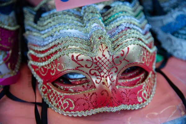 Grupo Máscaras Carnaval Durante Desfiles Moda Mardi Gras Isolado Colorido — Fotografia de Stock