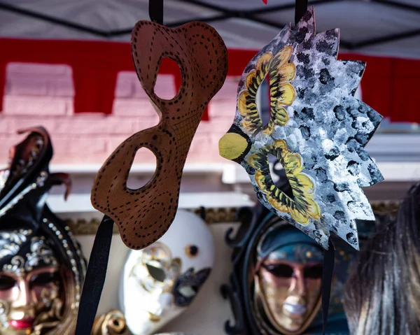 Groep Carnavals Maskers Tijdens Mardi Gras Fashion Shows Geïsoleerd Gekleurd — Stockfoto