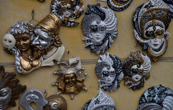Grupo Pequeñas Máscaras Carnaval Veneciano Vintage Pintadas Mano Oro Plata — Foto de Stock