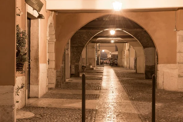 Foto Nocturna Largo Vía Sottoriva Ciudad Verona Italia — Foto de Stock