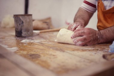 El sanatları yün terlikler el yapımı üretim eller yakın çekim