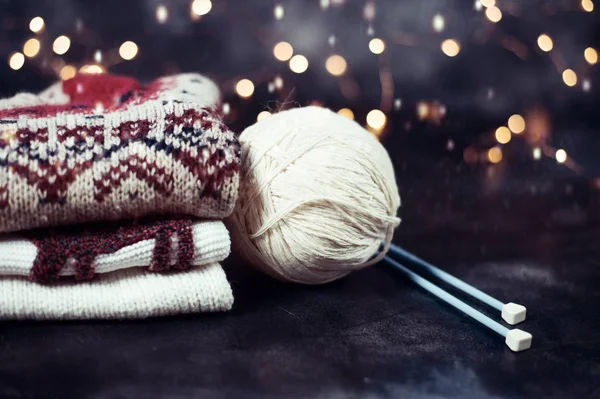 Stapel Pullover. Winter-Weihnachtsstrick — Stockfoto